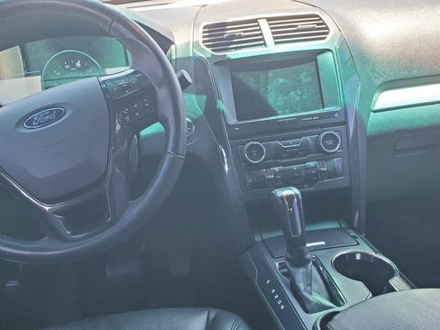 Used 2016 Ford Explorer XLT w/ Equipment Group 202A FWD image 6