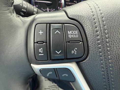 Used 2019 Toyota Highlander AWD V6 image 18