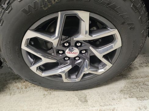 New 2026 GMC Sierra 1500 SLT w/ SLT Premium Plus Package image 18