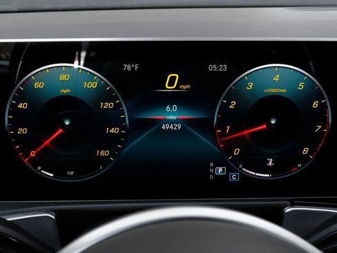 Used 2021 Mercedes-Benz GLB 250 4MATIC w/ Premium Package image 21