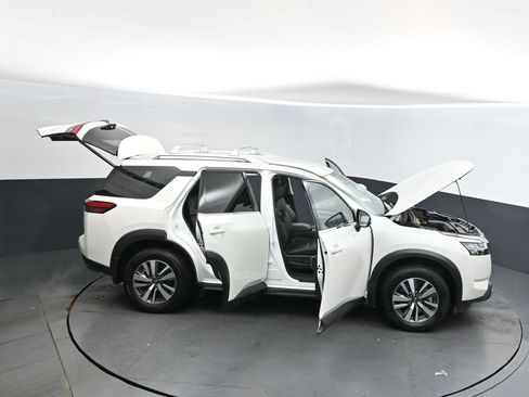Used 2024 Nissan Pathfinder SL image 51