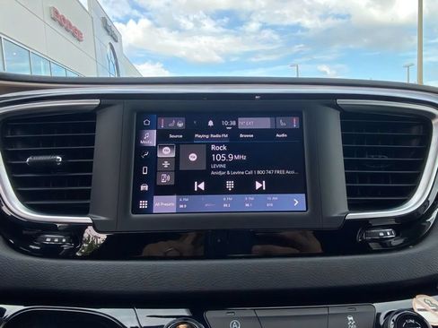 Used 2022 Chrysler Voyager LX FWD image 20