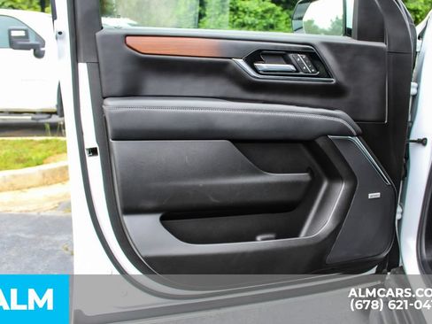 Used 2025 GMC Yukon XL Denali AWD/4WD image 38