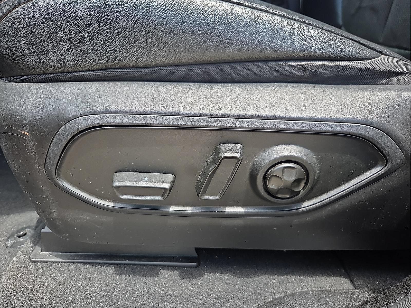 Used 2024 Jeep Grand Cherokee Altitude AWD/4WD image 15