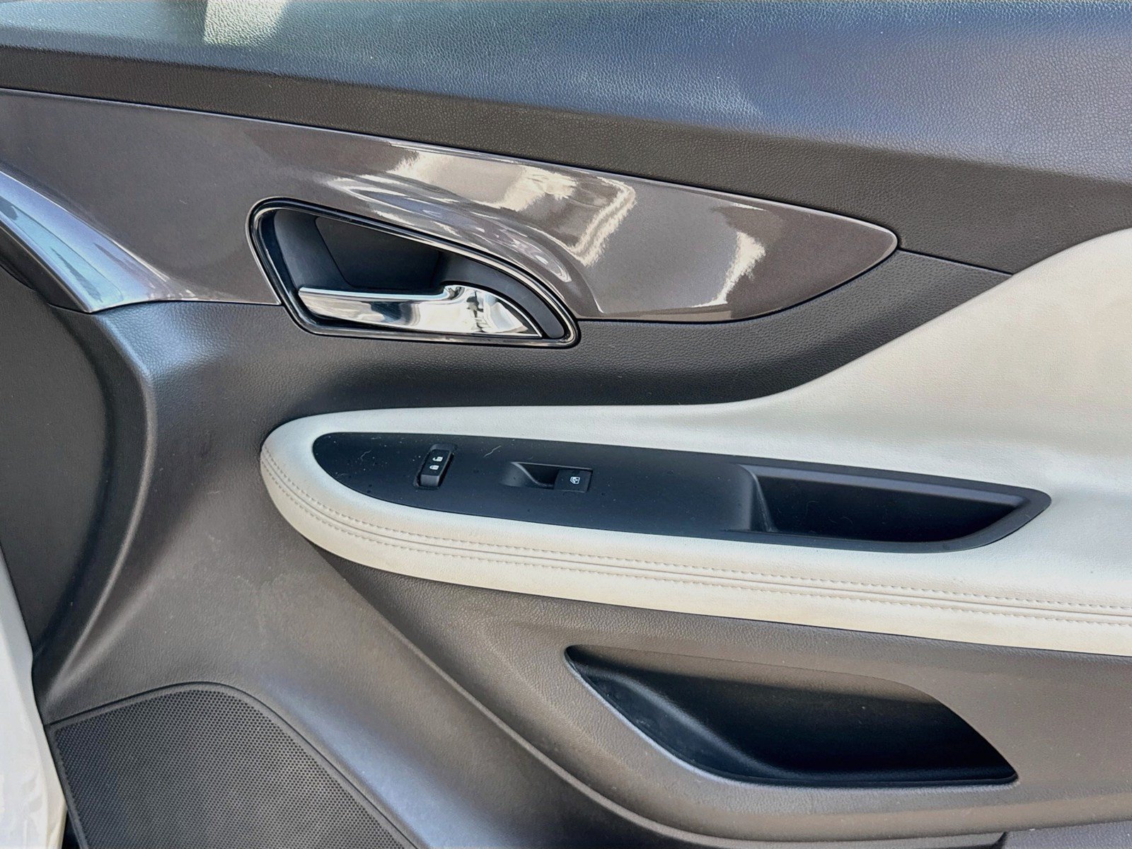 Used 2020 Buick Encore Preferred w/ Safety Package FWD image 32