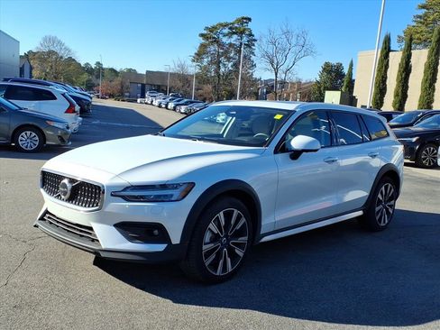 Certified 2026 Volvo V60 B5 Cross Country Ultra w/ Protection Package Premier image 7