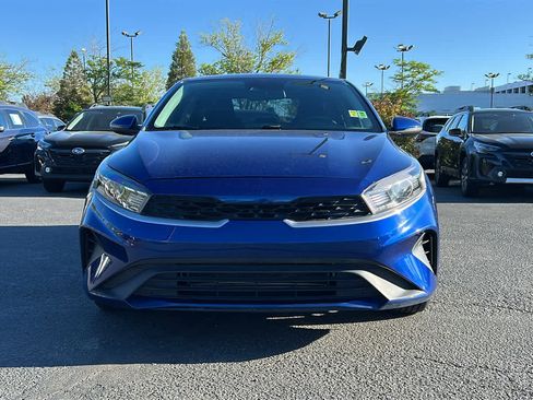 Used 2023 Kia Forte LXS w/ LXS Technology Package FWD image 2