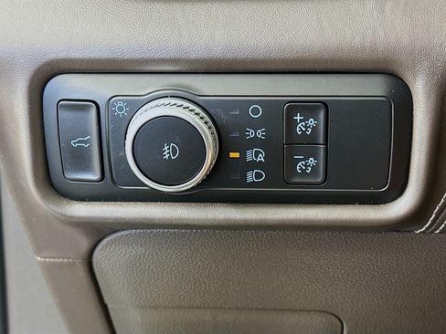 Used 2020 Ford Explorer Platinum w/ Premium Technology Package AWD/4WD image 17