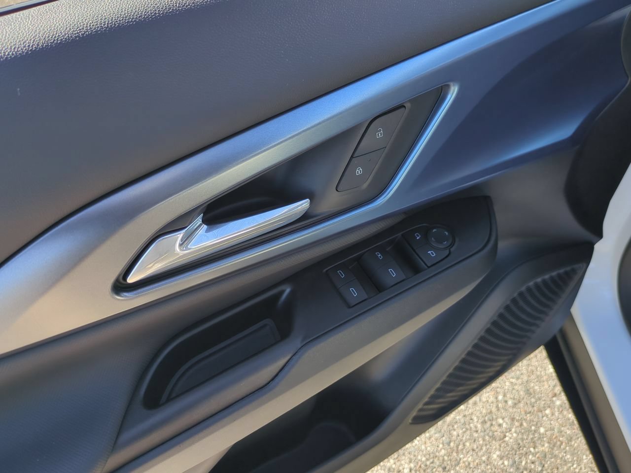 Used 2024 Chevrolet Equinox EV LT w/ LPO, Blackout Package FWD image 22