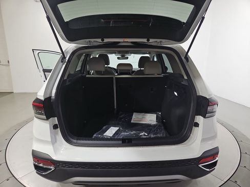 New 2026 Volkswagen Taos SE FWD image 21