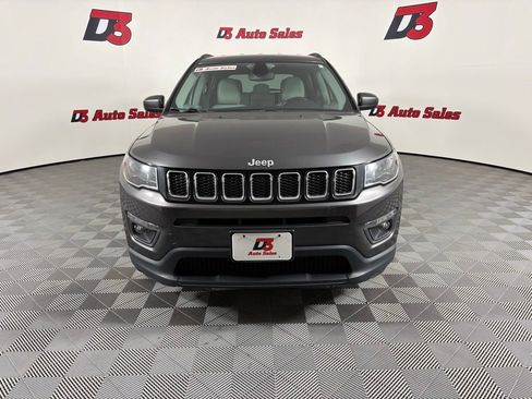 Used 2019 Jeep Compass Latitude FWD image 11