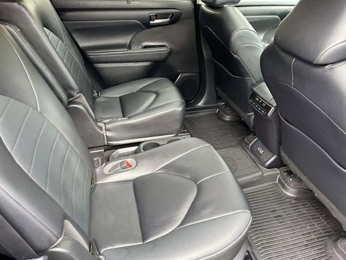 Used 2023 Toyota Highlander XLE AWD/4WD image 22