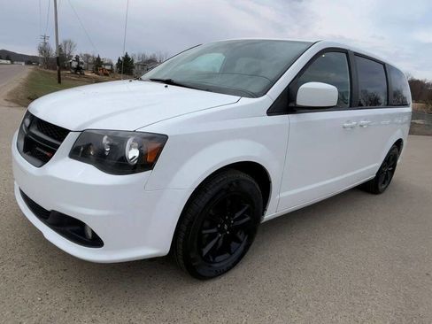 Used 2019 Dodge Grand Caravan SXT w/ Blacktop Package image 4