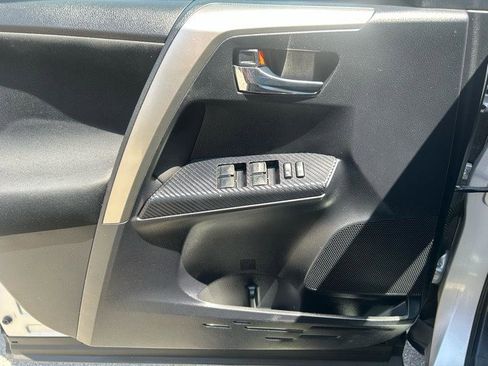 Used 2015 Toyota RAV4 XLE FWD image 7