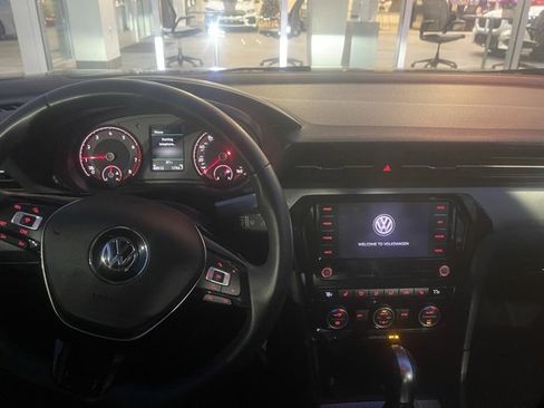Used 2022 Volkswagen Passat 2.0T SE image 6