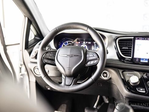 Used 2022 Chrysler Pacifica Touring-L w/ S Appearance Package FWD image 35