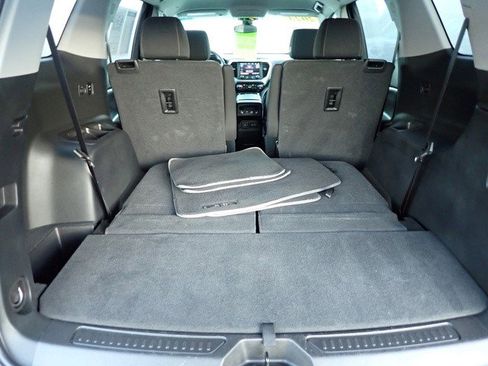 Certified 2023 GMC Acadia SLE w/ Driver Convenience Package image 5