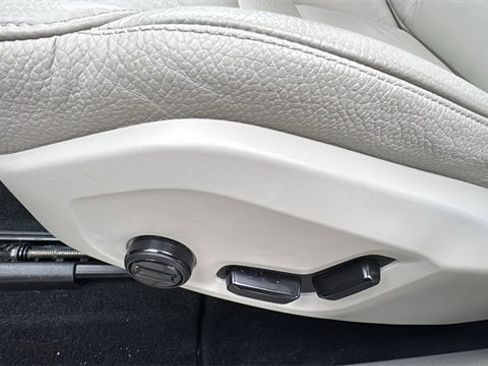 Used 2023 Volvo XC60 B5 Plus w/ Climate Package image 9