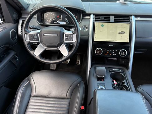 Used 2024 Land Rover Discovery Metropolitan Edition AWD/4WD image 15