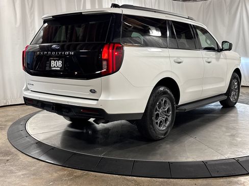 Used 2025 Ford Expedition Active AWD/4WD image 10