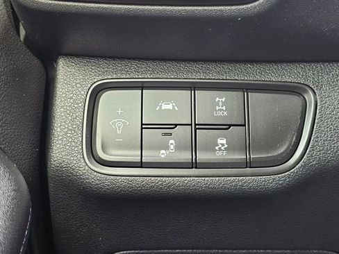 Used 2019 Hyundai Santa Fe SE image 32