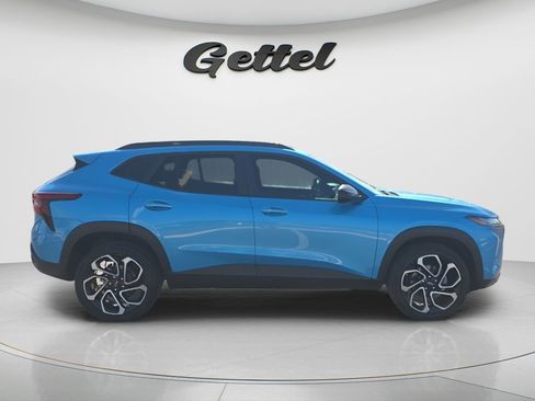 Used 2025 Chevrolet Trax RS w/ Driver Confidence Package FWD image 3