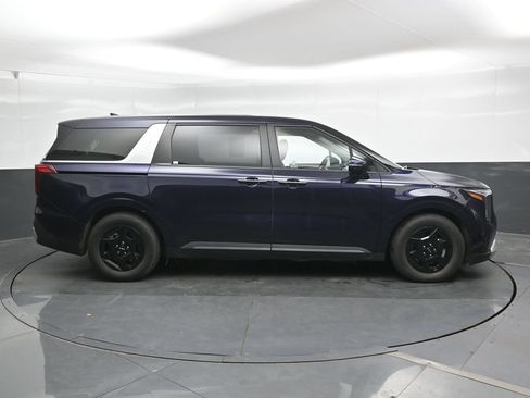 Used 2025 Kia Carnival FWD image 4