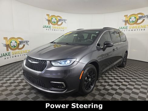 Used 2022 Chrysler Pacifica Touring-L image 4