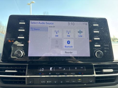 Used 2022 Toyota Sienna XLE image 30