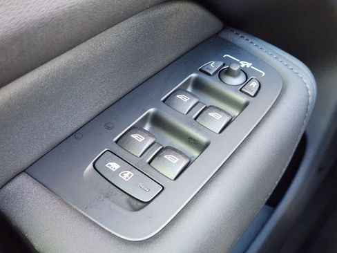 New 2026 Volvo XC60 B5 Ultra w/ Protection Package Premier image 24