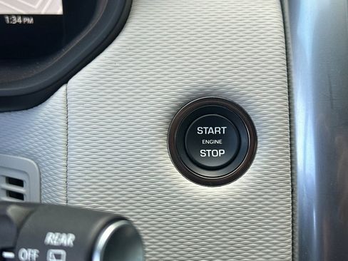 Used 2024 Land Rover Discovery Dynamic SE image 35