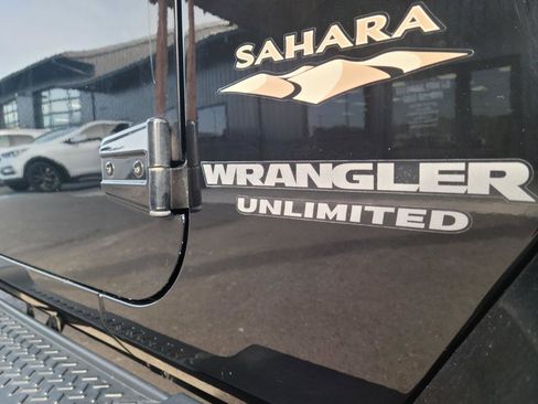 Used 2015 Jeep Wrangler Unlimited Sahara w/ Connectivity Group image 15