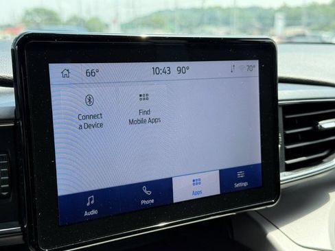 Used 2023 Ford Explorer XLT w/ Equipment Group 202A AWD/4WD image 28