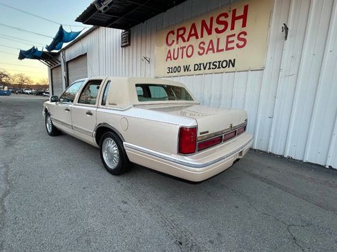 Used 1997 Lincoln Town Car Cartier image 3