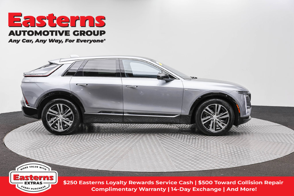 Used 2024 Cadillac Lyriq Luxury AWD/4WD image 5