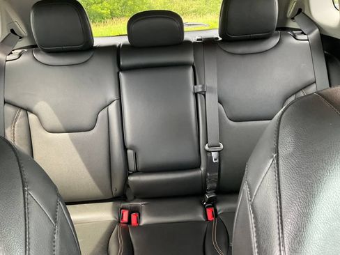 Used 2022 Jeep Compass Limited AWD/4WD image 18