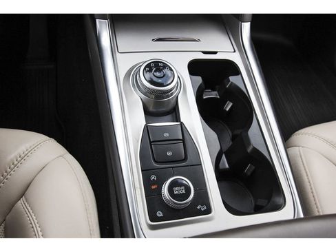 Certified 2024 Ford Explorer Platinum w/ Technology Package AWD/4WD image 27