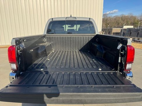 Used 2020 Toyota Tacoma SR5 image 18