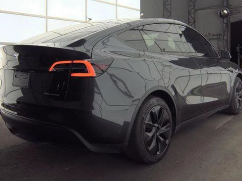 Used 2024 Tesla Model Y Long Range image 3