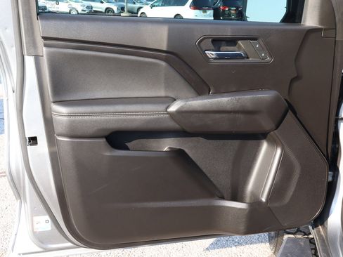 Used 2023 Chevrolet Colorado LT w/ LT Convenience Package II image 18