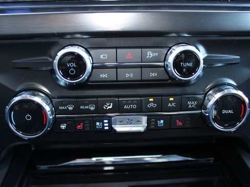 New 2026 Ford F350 Lariat w/ Black Appearance Package image 28