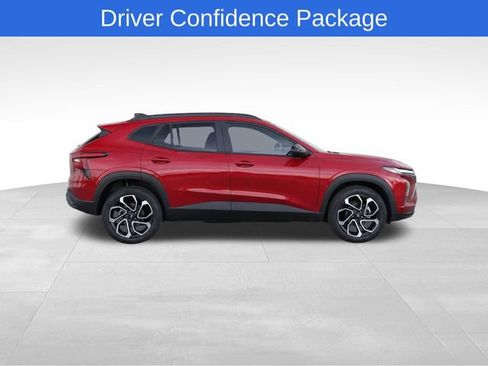 Used 2025 Chevrolet Trax RS w/ Sunroof Package FWD image 6