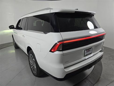 New 2025 Lincoln Navigator L Reserve image 7