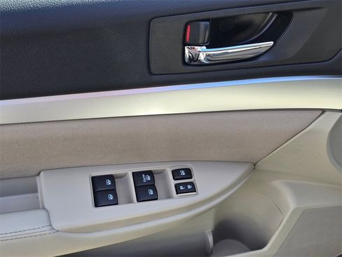 Used 2013 Subaru Outback 2.5i Premium w/ All-Weather Pkg image 55