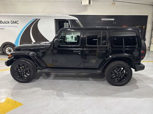 Used 2021 Jeep Wrangler Unlimited Sahara 4xe image 5