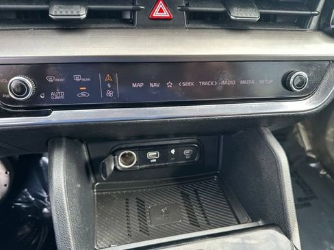 Used 2024 Kia Sportage EX FWD image 13
