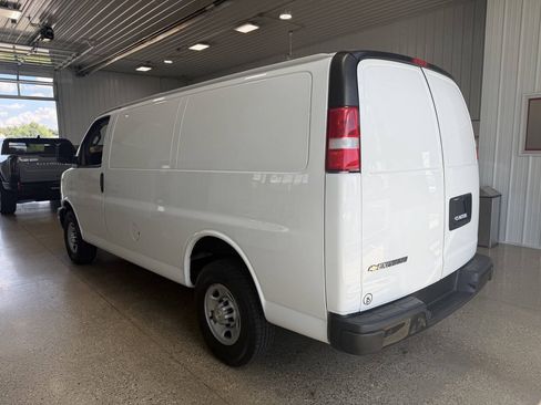 Used 2021 Chevrolet Express 2500 w/ Driver Convenience Package RWD image 3