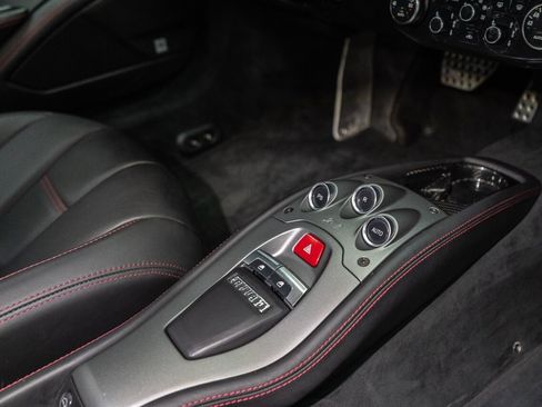 Used 2011 Ferrari 458 Italia Coupe RWD image 51