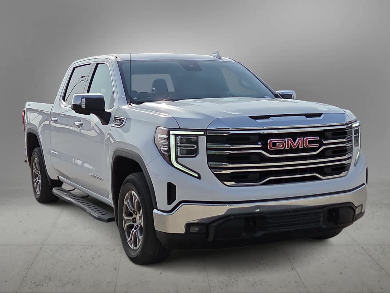 Used 2023 GMC Sierra 1500 SLT AWD/4WD image 3