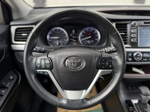 Used 2016 Toyota Highlander XLE AWD/4WD image 25